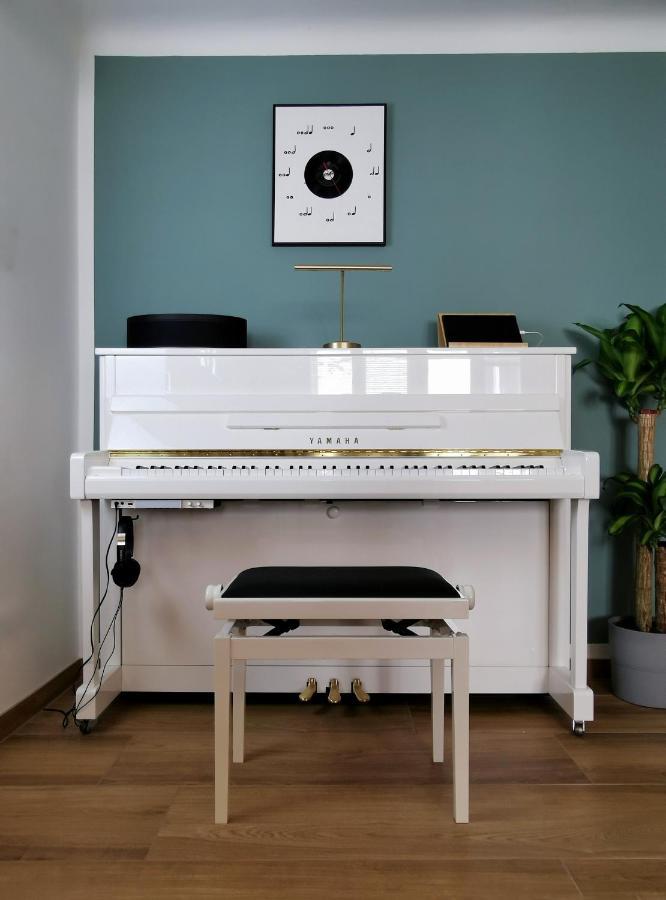 Neues City Center Piano Appartement Mit Netflix Klagenfurt am Woerthersee Luaran gambar