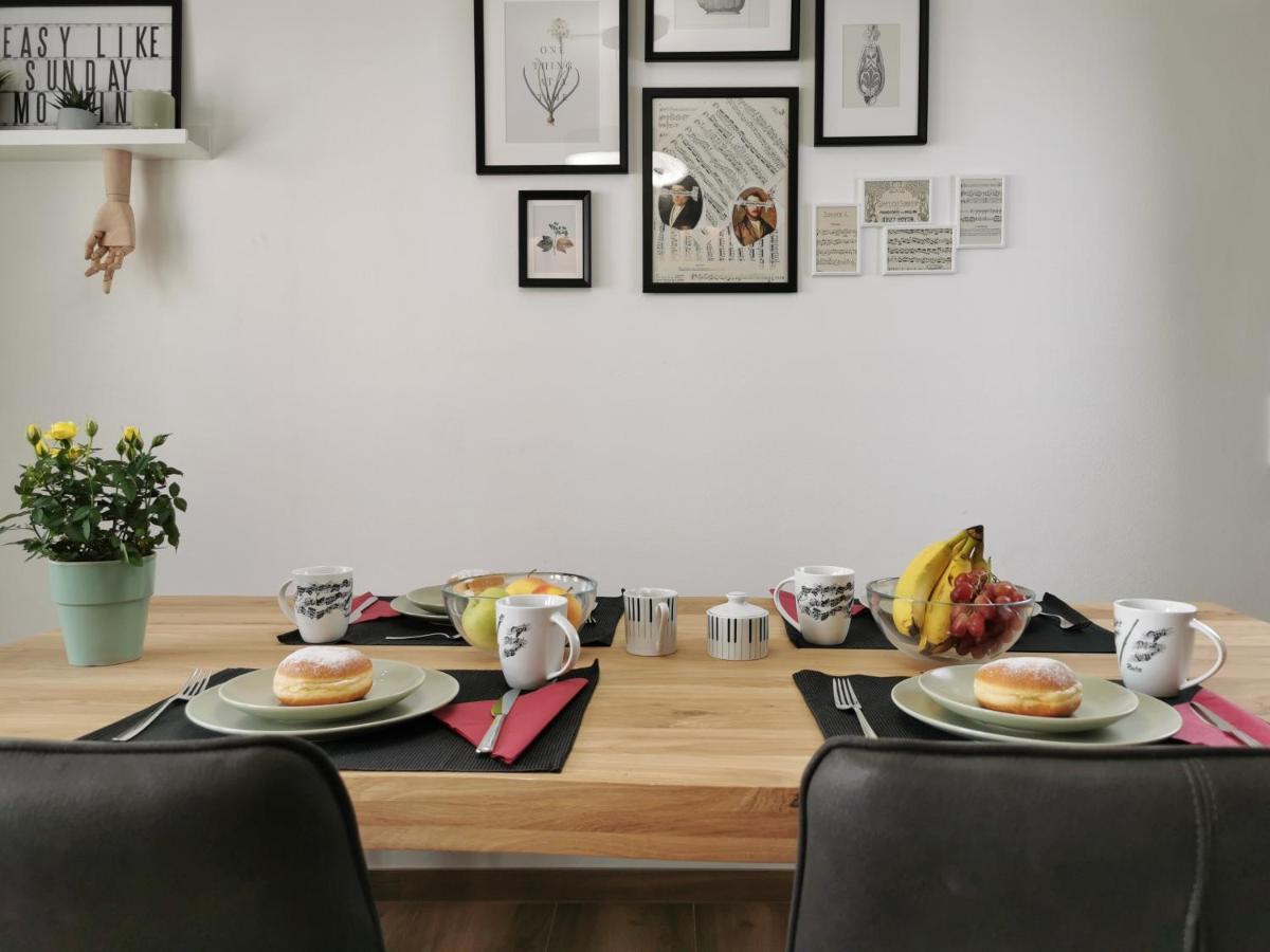 Neues City Center Piano Appartement Mit Netflix Klagenfurt am Woerthersee Luaran gambar