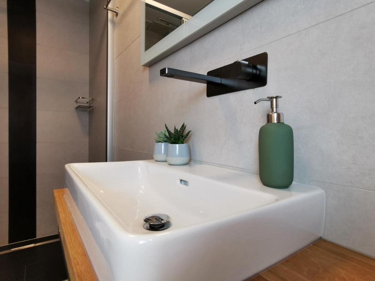 Neues City Center Piano Appartement Mit Netflix Klagenfurt am Woerthersee Luaran gambar