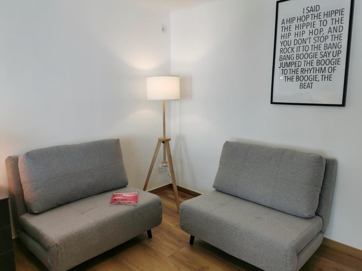 Neues City Center Piano Appartement Mit Netflix Klagenfurt am Woerthersee Luaran gambar