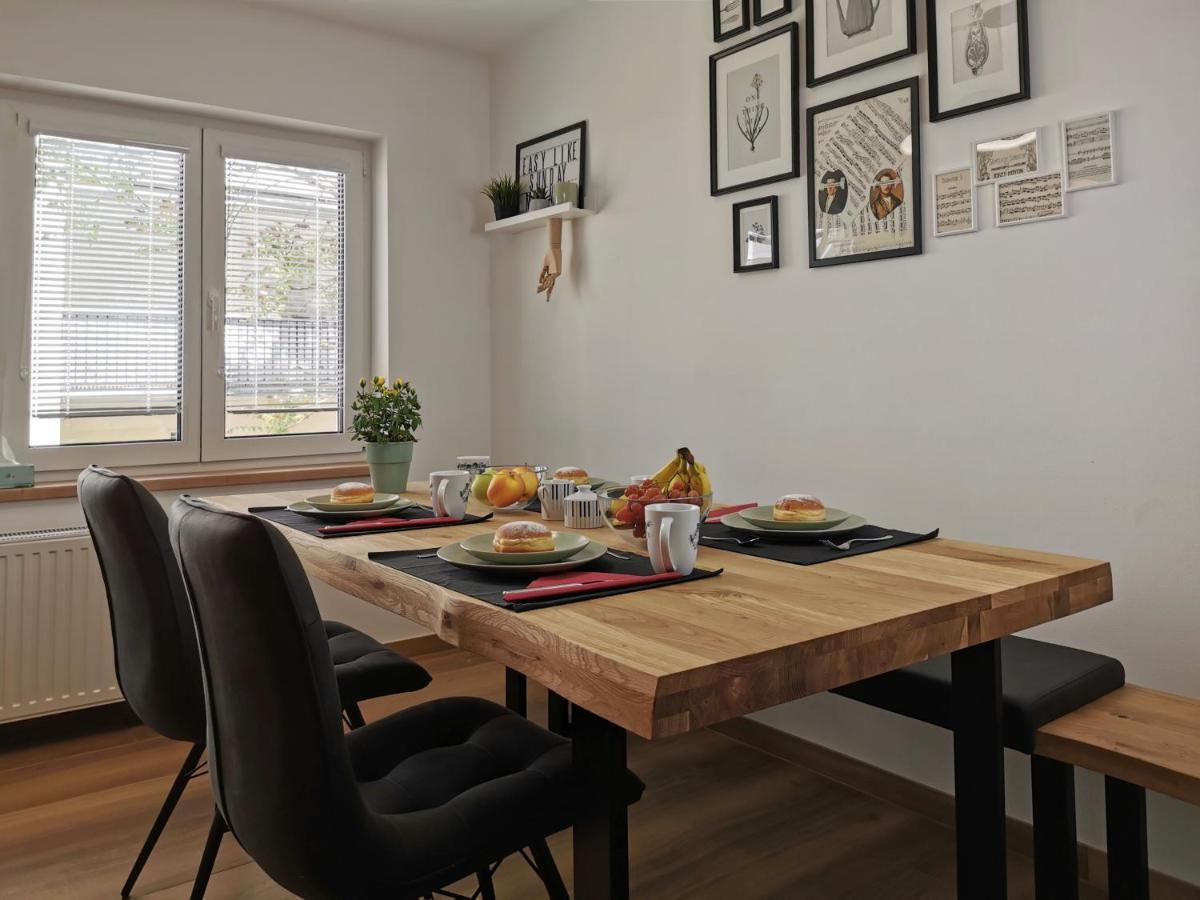 Neues City Center Piano Appartement Mit Netflix Klagenfurt am Woerthersee Luaran gambar