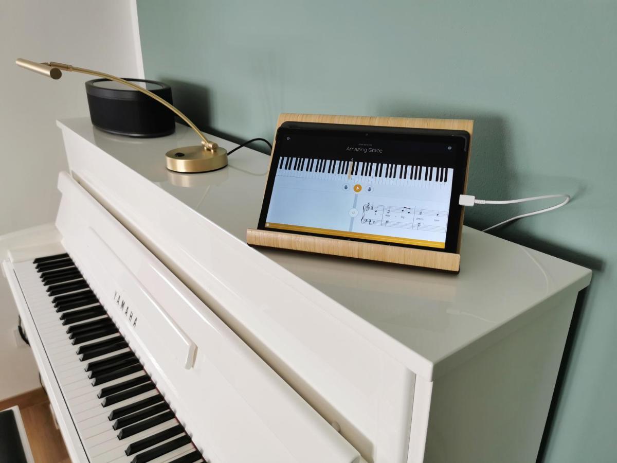 Neues City Center Piano Appartement Mit Netflix Klagenfurt am Woerthersee Luaran gambar