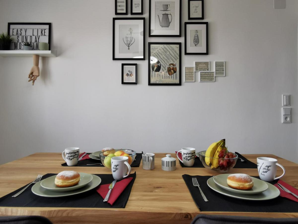 Neues City Center Piano Appartement Mit Netflix Klagenfurt am Woerthersee Luaran gambar