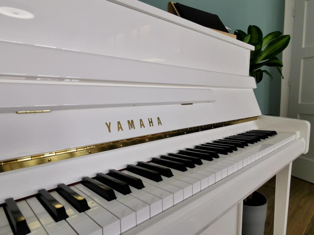 Neues City Center Piano Appartement Mit Netflix Klagenfurt am Woerthersee Luaran gambar