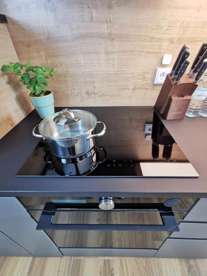 Neues City Center Piano Appartement Mit Netflix Klagenfurt am Woerthersee Luaran gambar