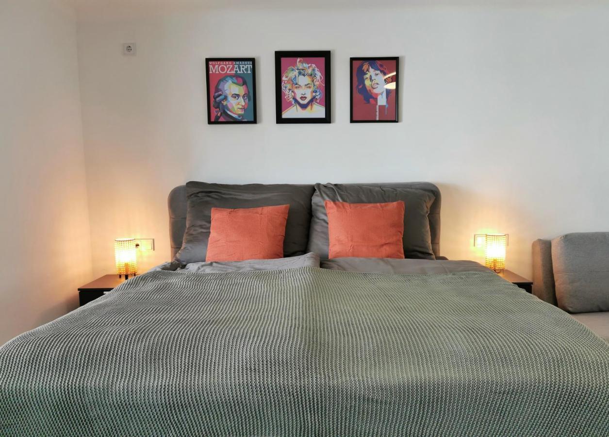 Neues City Center Piano Appartement Mit Netflix Klagenfurt am Woerthersee Luaran gambar